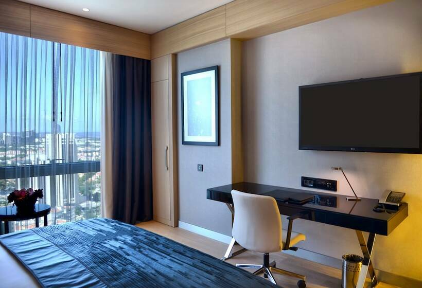 اتاق لوکس با چشمانداز دریا, Wyndham Grand Istanbul Levent Hotel & Conference Center