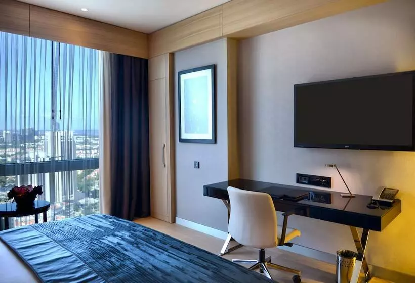 片側に海が見えるデラックスルーム, Wyndham Grand Istanbul Levent Hotel & Conference Center