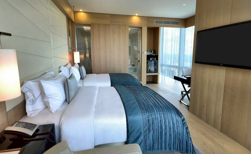 اتاق لوکس با چشمانداز دریا, Wyndham Grand Istanbul Levent Hotel & Conference Center
