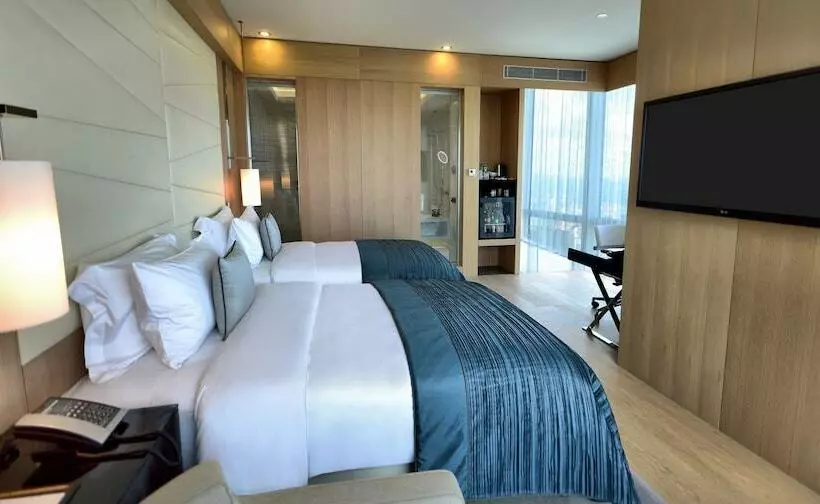 片側に海が見えるデラックスルーム, Wyndham Grand Istanbul Levent Hotel & Conference Center