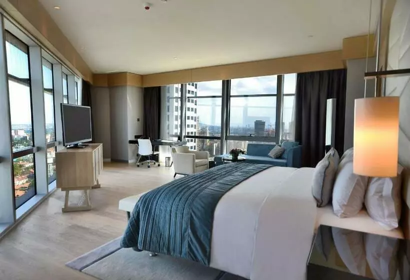キングサイズベッドのスイートルーム, Wyndham Grand Istanbul Levent Hotel & Conference Center