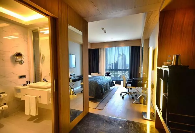 キングサイズベッドのエクゼクティブルーム, Wyndham Grand Istanbul Levent Hotel & Conference Center