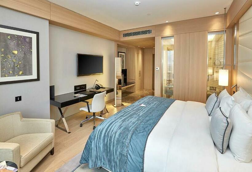 اتاق اجرایی با تخت بزرگ, Wyndham Grand Istanbul Levent Hotel & Conference Center