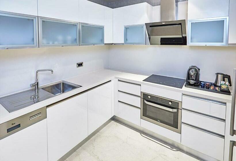 Люкс Престиж, Wyndham Grand Istanbul Levent Hotel & Conference Center
