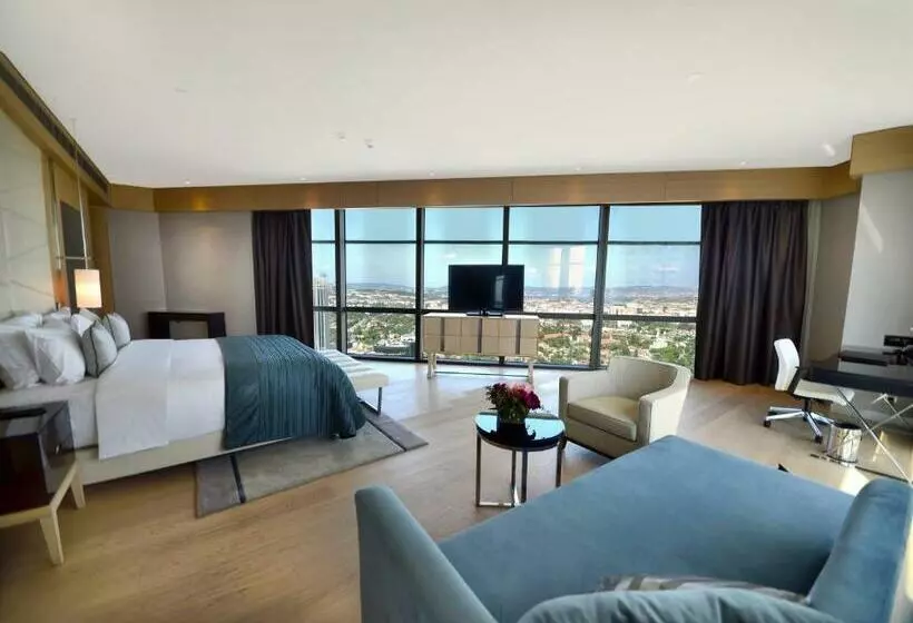 キングサイズベッドのスイートルーム, Wyndham Grand Istanbul Levent Hotel & Conference Center