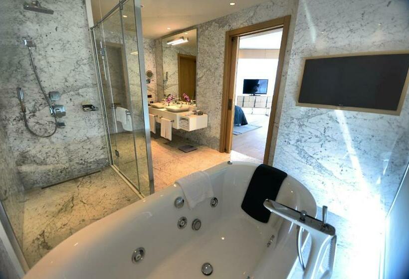 Люкс Кровать Кинг, Wyndham Grand Istanbul Levent Hotel & Conference Center