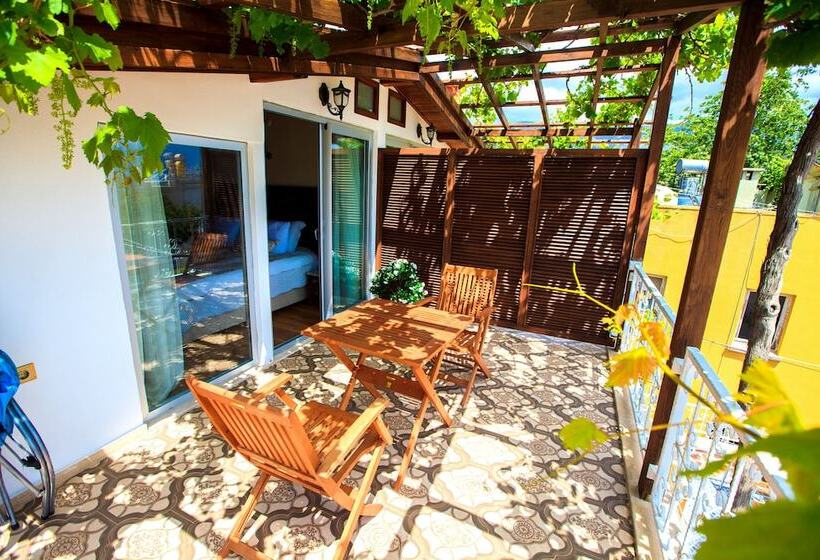 سوئیت رویال, Lemon Villa Hotel Adult Only