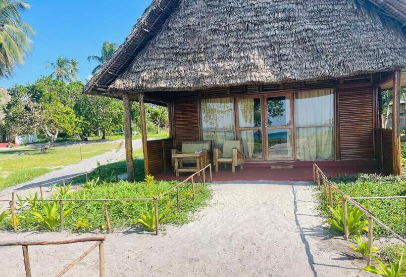 غرفة ديلوكس مطلّة علي البحر مزوَّدة بشُرفة, Maisara Mafia Beach Lodge