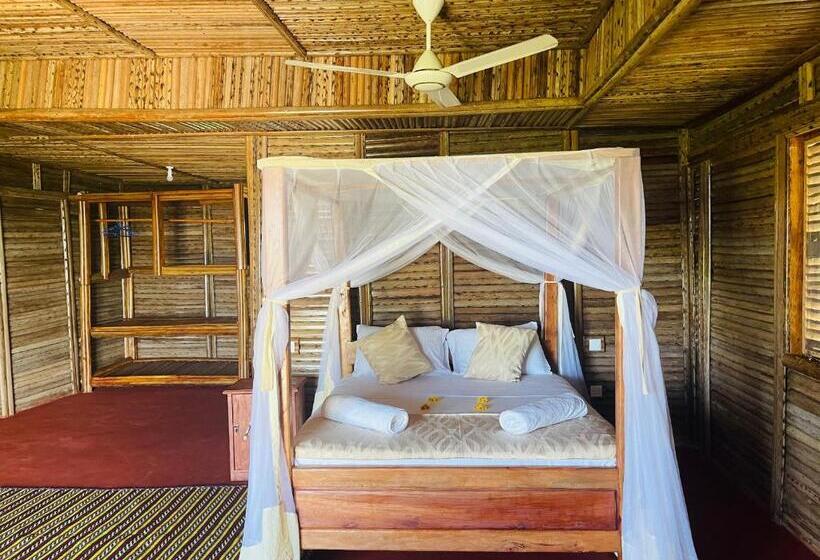 اتاق لوکس با بالکن و چشم‌انداز دریا, Maisara Mafia Beach Lodge