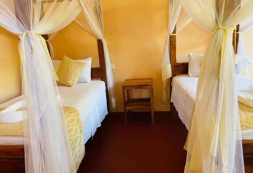 غرفة عائلية مطلّة علي البحر, Maisara Mafia Beach Lodge