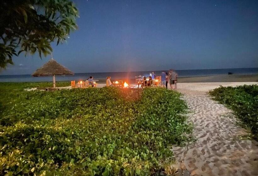 غرفة ديلوكس مطلّة علي البحر, Maisara Mafia Beach Lodge