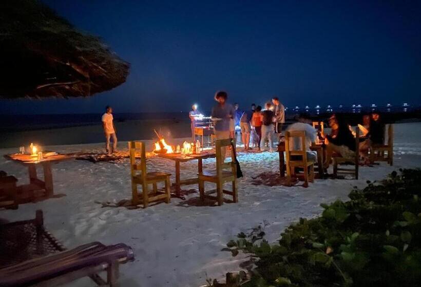 غرفة ديلوكس مطلّة علي البحر, Maisara Mafia Beach Lodge