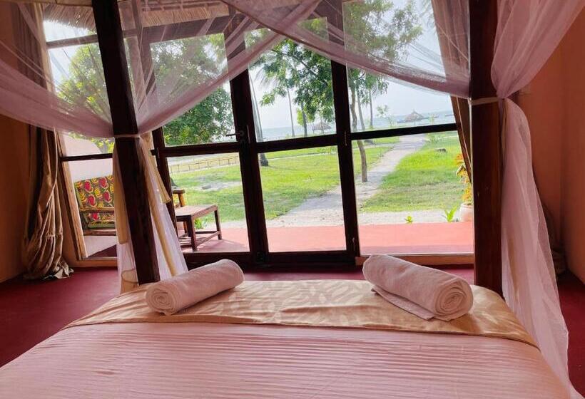 غرفة ديلوكس مطلّة علي البحر, Maisara Mafia Beach Lodge