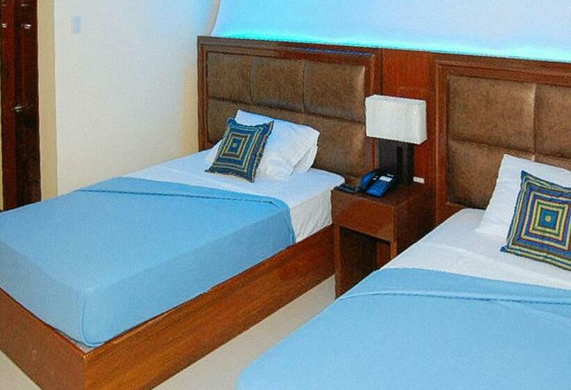 Номер Deluxe, Sky Garden Hotel By Reddoorz