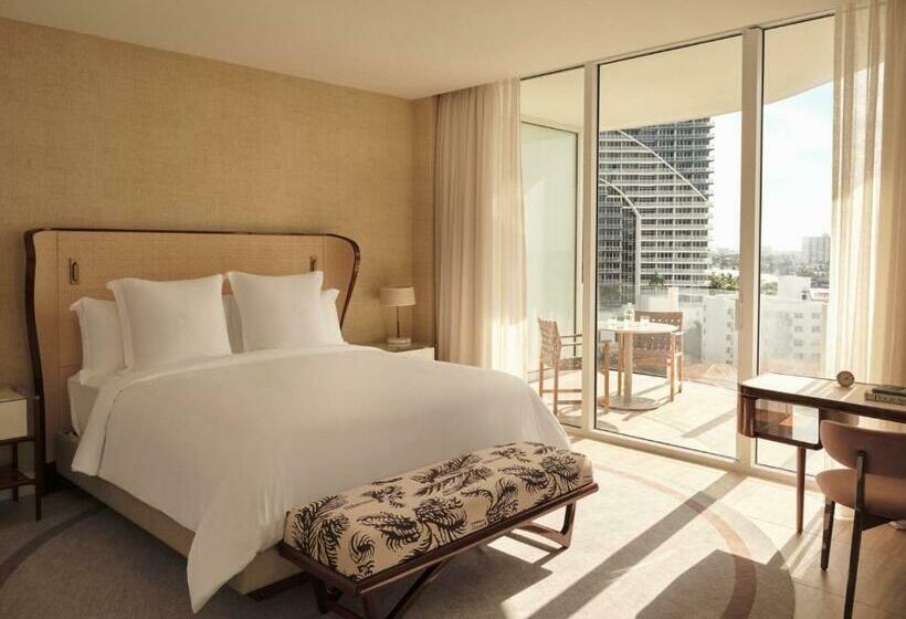 장애인을 위한 킹사이즈 침대 스탠다드 룸, Four Seasons Hotel And Residences Fort Lauderdale