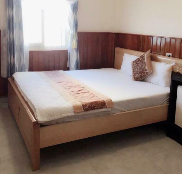 اتاق استاندارد, Hoang Son