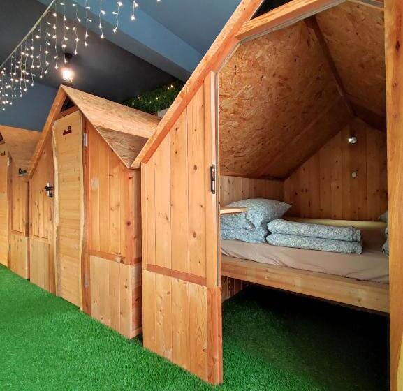 کلبه ییلاقی, 棚棚屋室內帳篷民宿inn