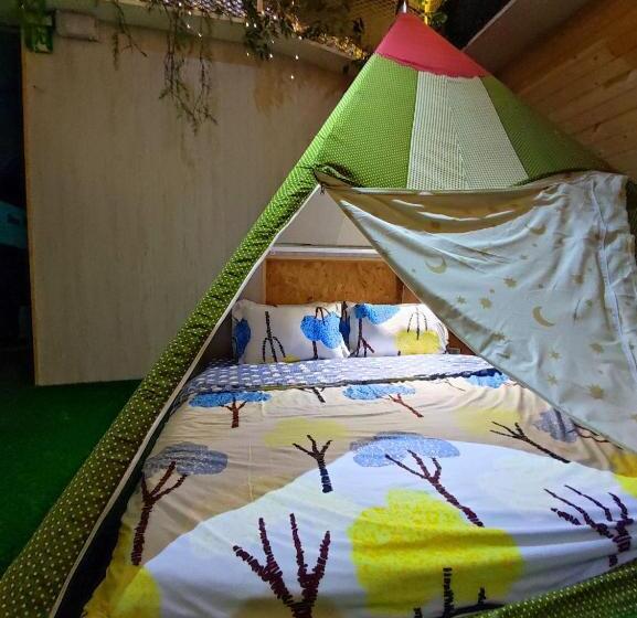 اتاق استاندارد چهار تخته, 棚棚屋室內帳篷民宿inn