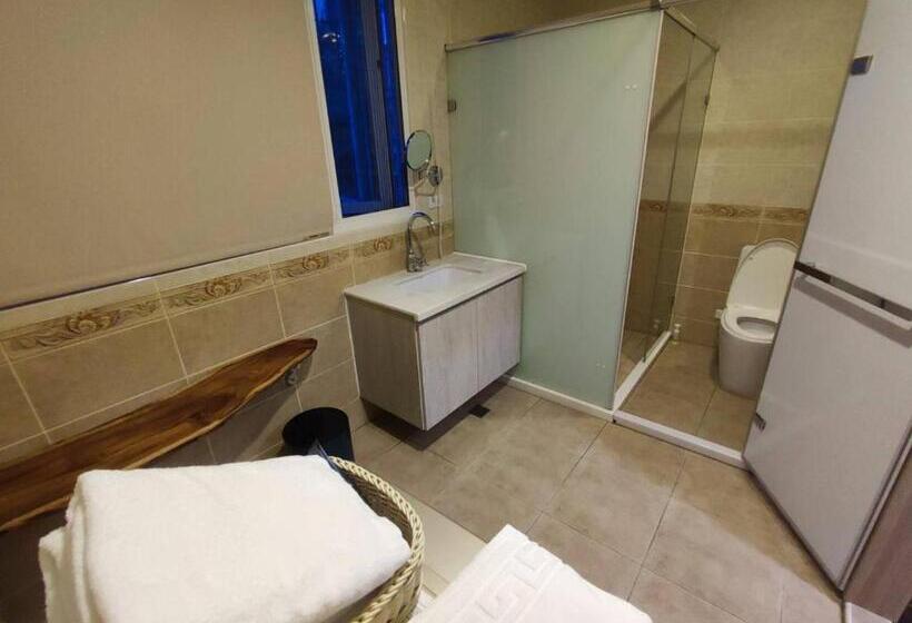 اتاق استاندارد چهار تخته, 棚棚屋室內帳篷民宿inn