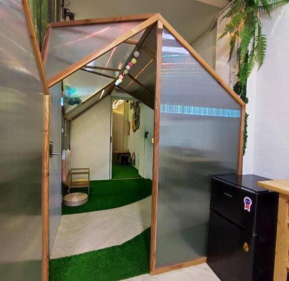 اتاق استاندارد چهار تخته, 棚棚屋室內帳篷民宿inn