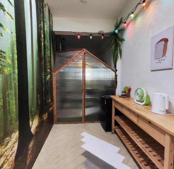 اتاق استاندارد چهار تخته, 棚棚屋室內帳篷民宿inn