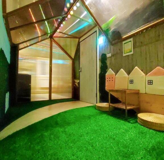 اتاق استاندارد چهار تخته, 棚棚屋室內帳篷民宿inn