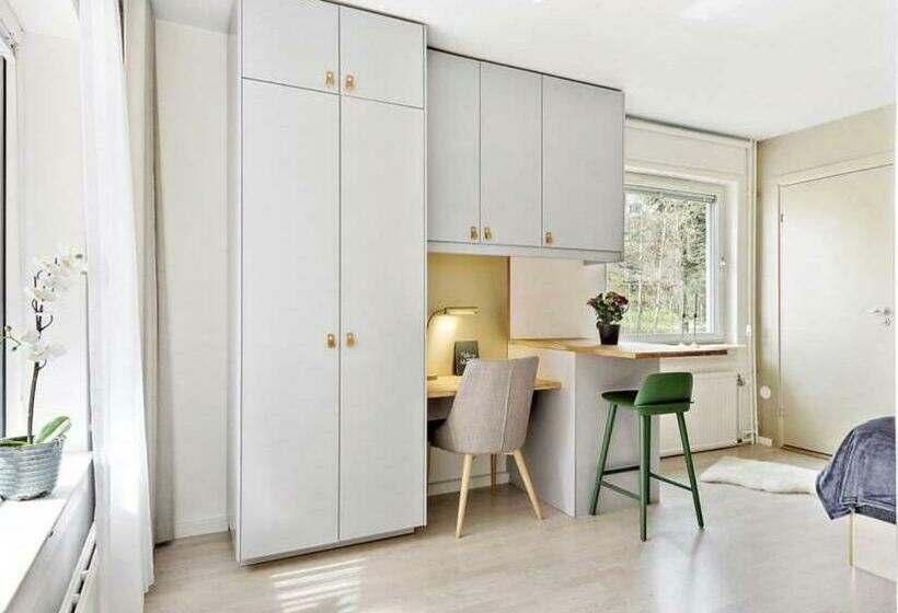 バルコニー付きデラックスルーム, Avanti Apartment