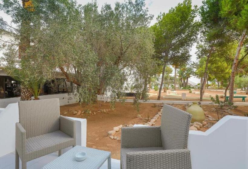 스탠다드 룸 가든 전망, Hari Club Beach Resort