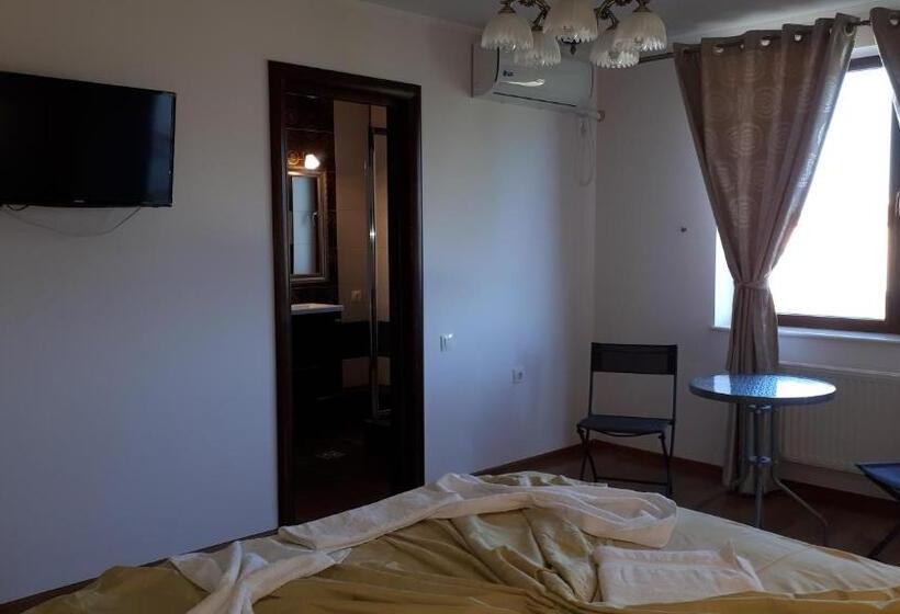 اتاق لوکس با بالکن, Vila Livia