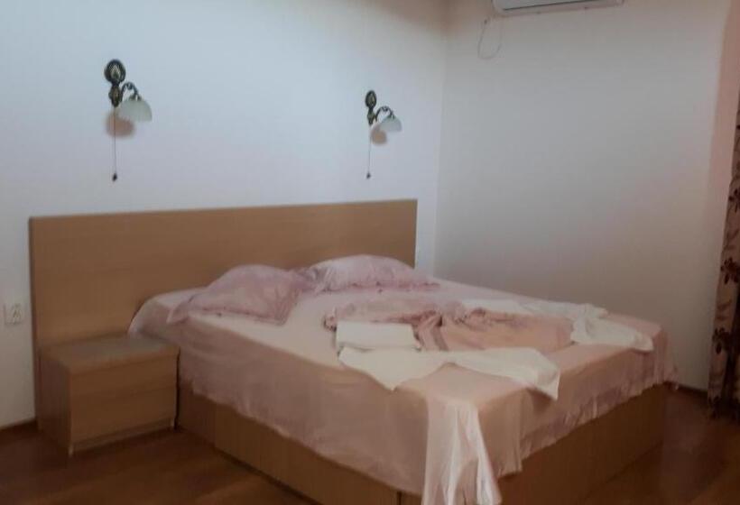 اتاق لوکس با بالکن, Vila Livia