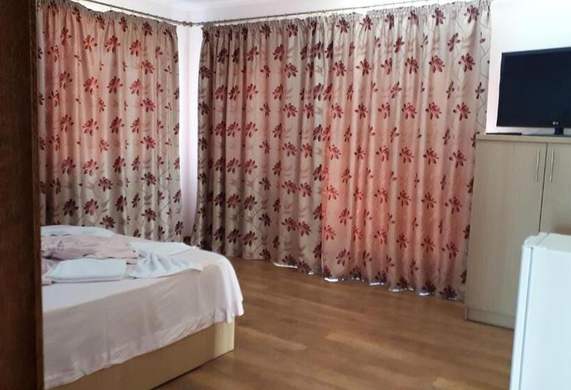 اتاق لوکس با بالکن, Vila Livia