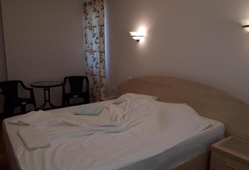 اتاق لوکس, Vila Livia