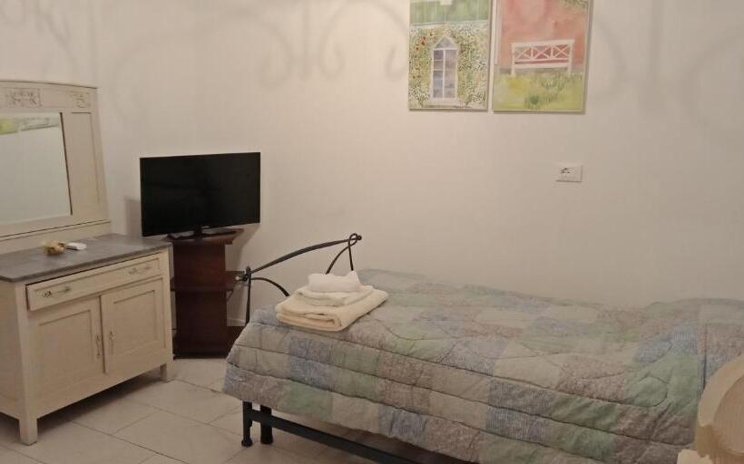 اتاق استاندارد یک نفره, Villa Giove Rooms