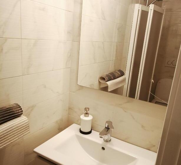 اتاق استاندارد یک نفره, Villa Giove Rooms