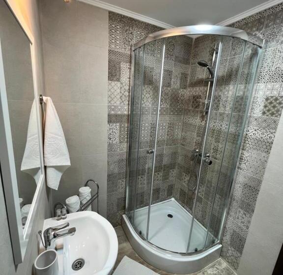 غرفة قياسية, Cabana Din Pădure