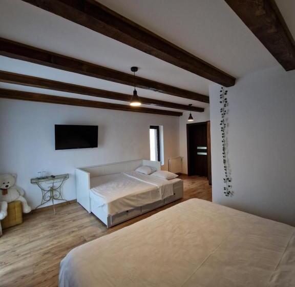 غرفة قياسية ثلاثية, Cabana Din Pădure