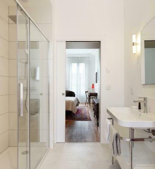 اتاق استاندارد, Le Clou De Louis