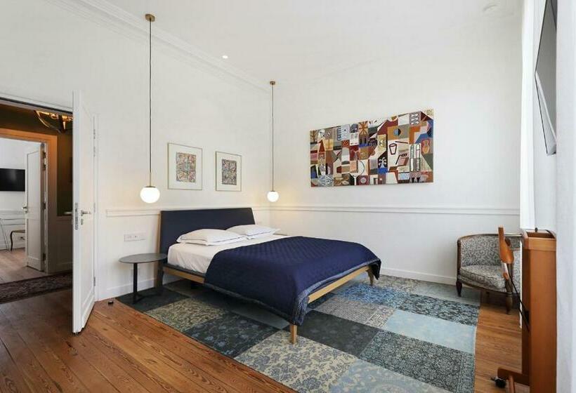 اتاق استاندارد, Le Clou De Louis