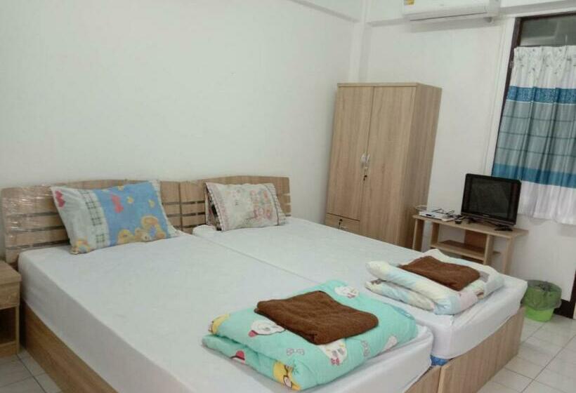 Quarto Deluxe, Natcha Place Tu Rangsit
