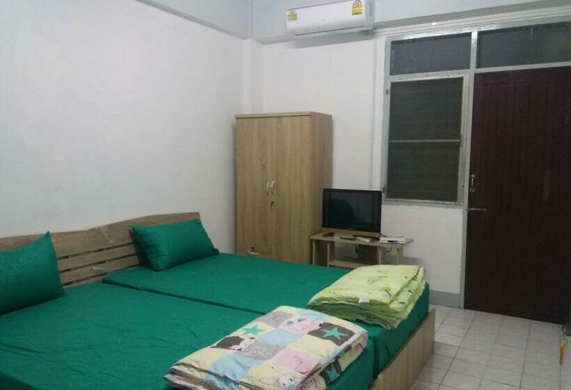 Quarto Deluxe, Natcha Place Tu Rangsit