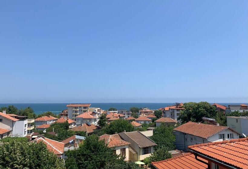 إستوديو قياسى مطل على البحر, Guest House “olesya”