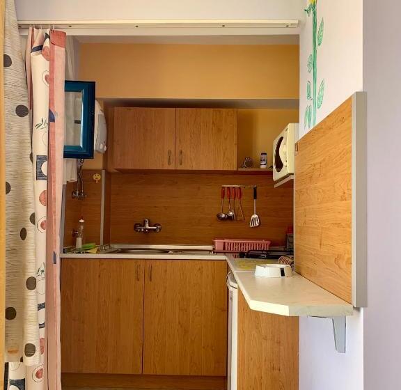 غرفة عائلية مطلّة علي البحر, Guest House “olesya”