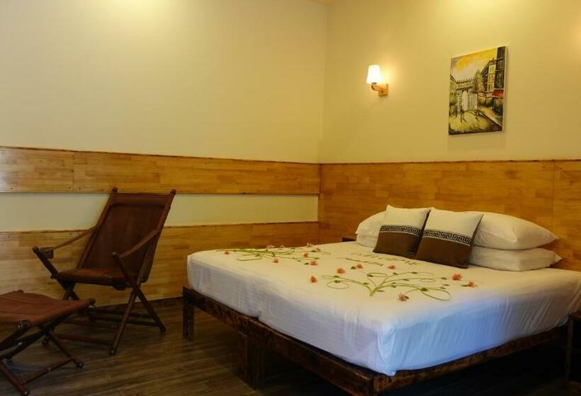 اتاق لوکس, Manta Dhangethi