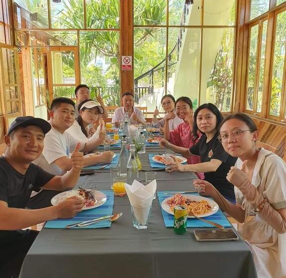 اتاق لوکس, Manta Dhangethi