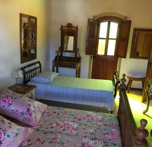 اتاق استاندارد سه تخته با بالکن, Cama Caminho Da Serra