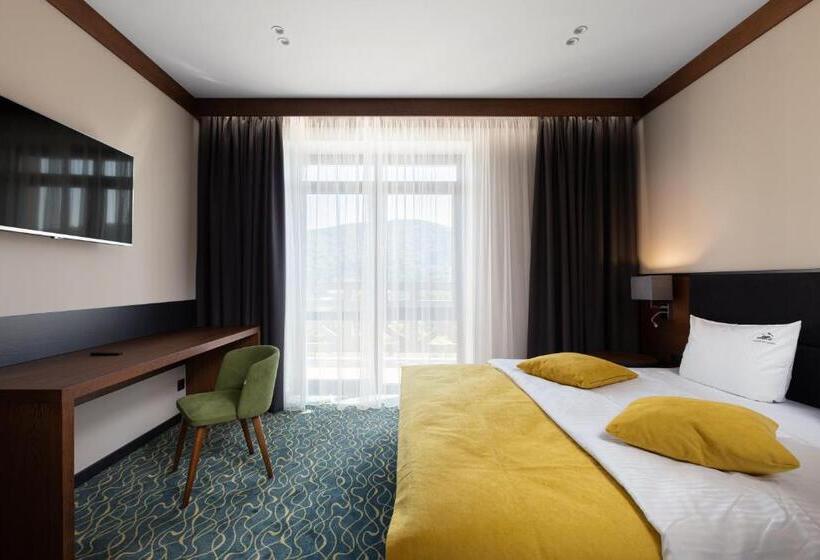 سوئیت جونیور با چشمانداز کوهستان, ведмежа гора Panorama Spa Resort