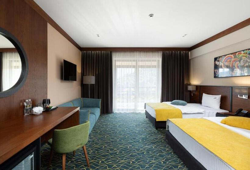 اتاق استاندارد سه نفره, ведмежа гора Panorama Spa Resort