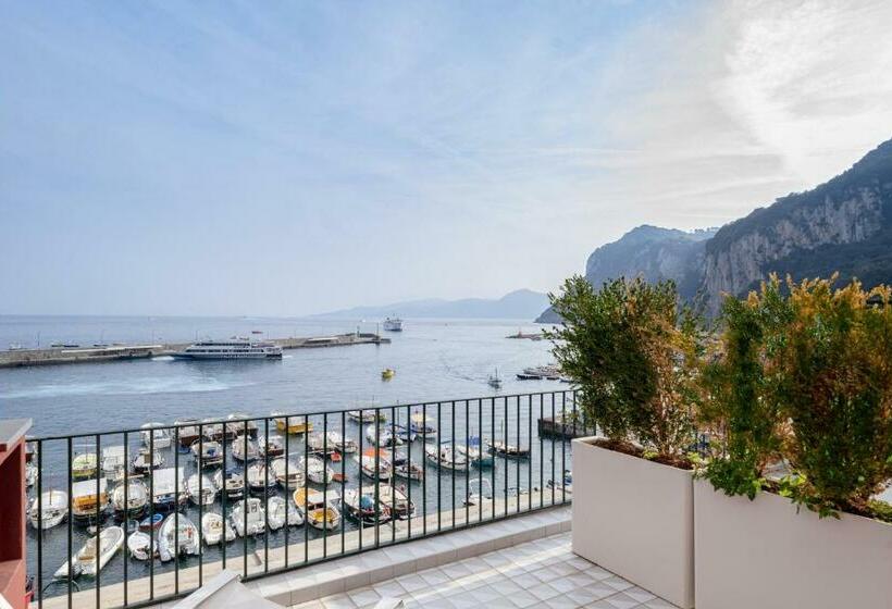 اتاق لوکس با چشمانداز دریا, Capri Marina Suite
