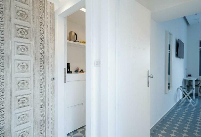 اتاق لوکس با چشمانداز دریا, Capri Marina Suite