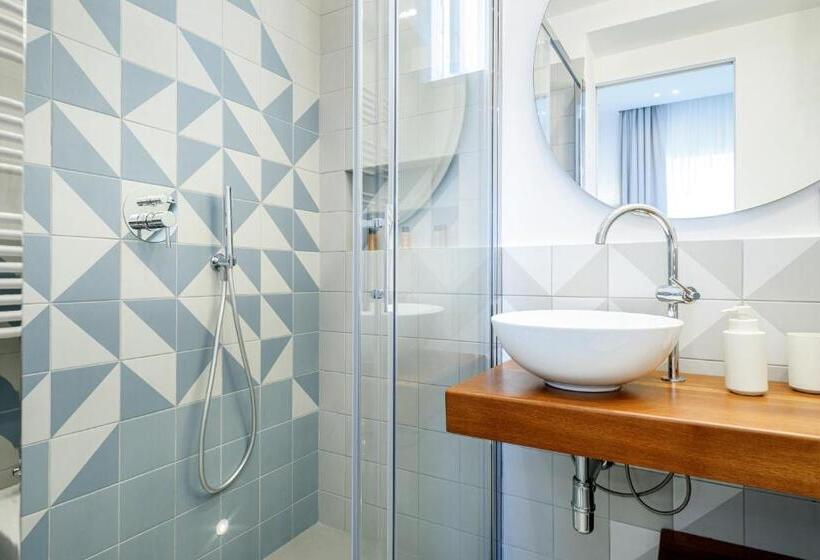 اتاق لوکس با چشمانداز دریا, Capri Marina Suite